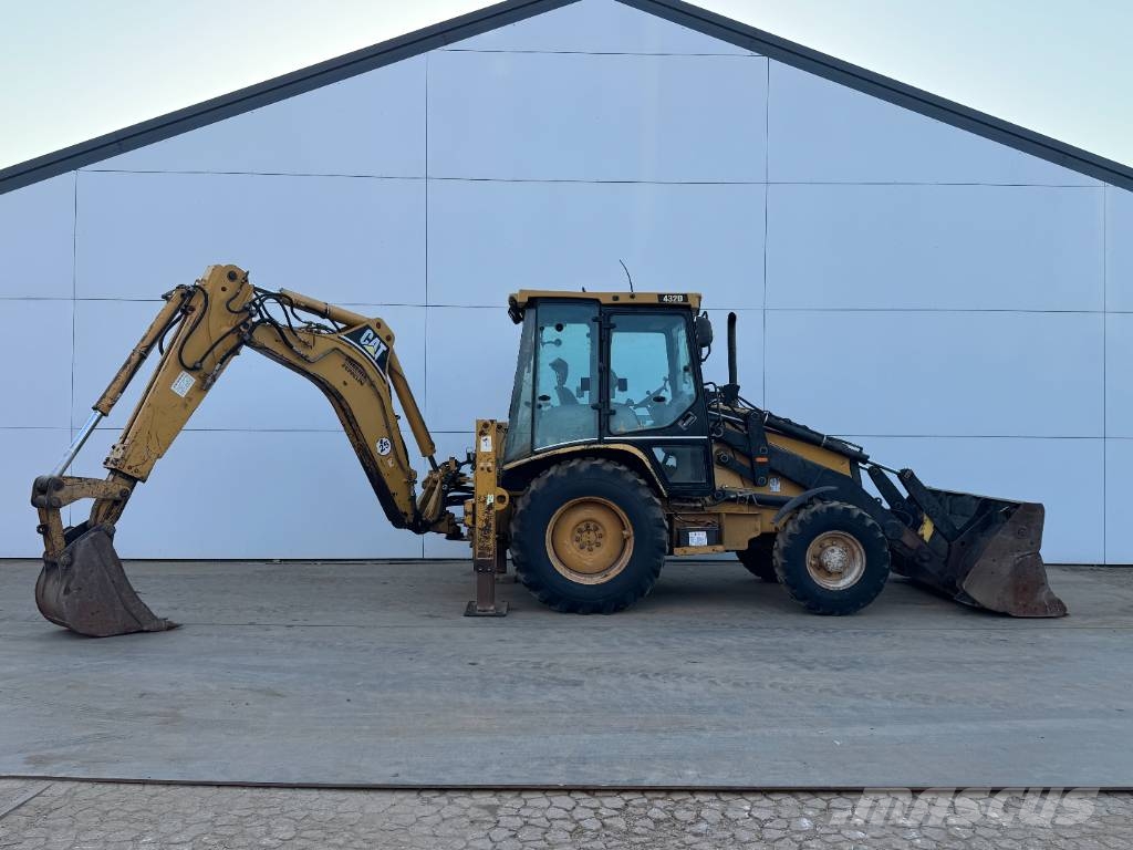 CAT 432D - Telescopic Boom / Hammer Lines لوادر ذات جرافات عكسية