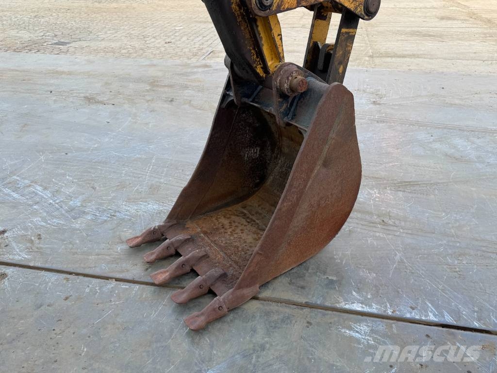CAT 432D - Telescopic Boom / Hammer Lines لوادر ذات جرافات عكسية