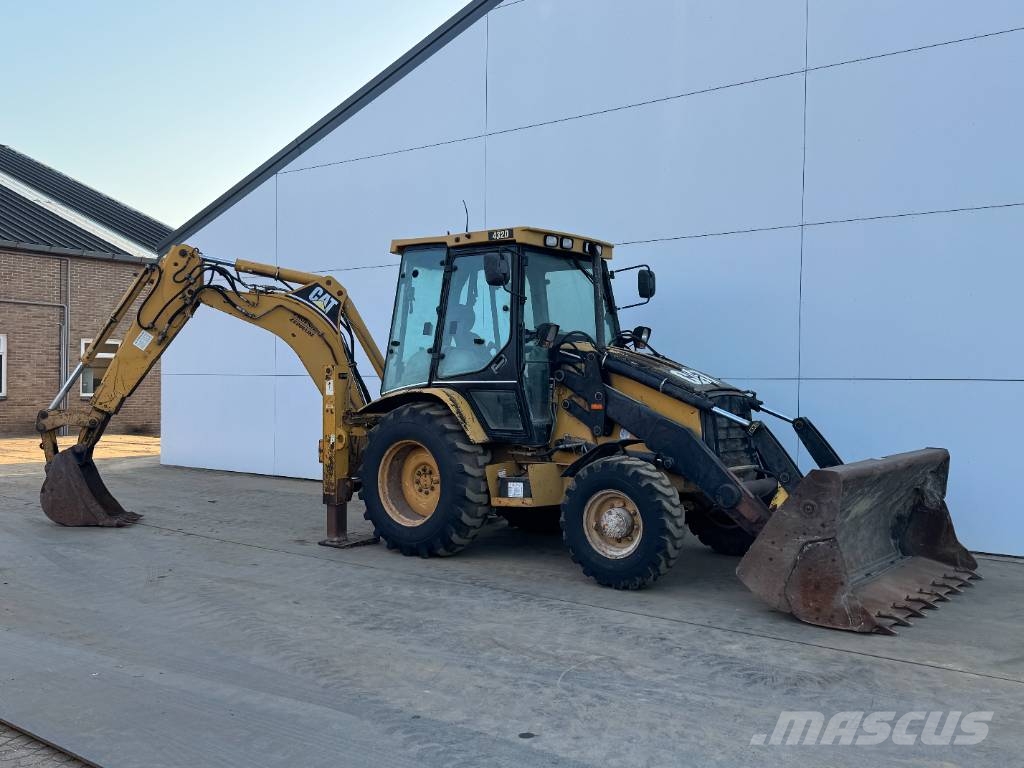 CAT 432D - Telescopic Boom / Hammer Lines لوادر ذات جرافات عكسية