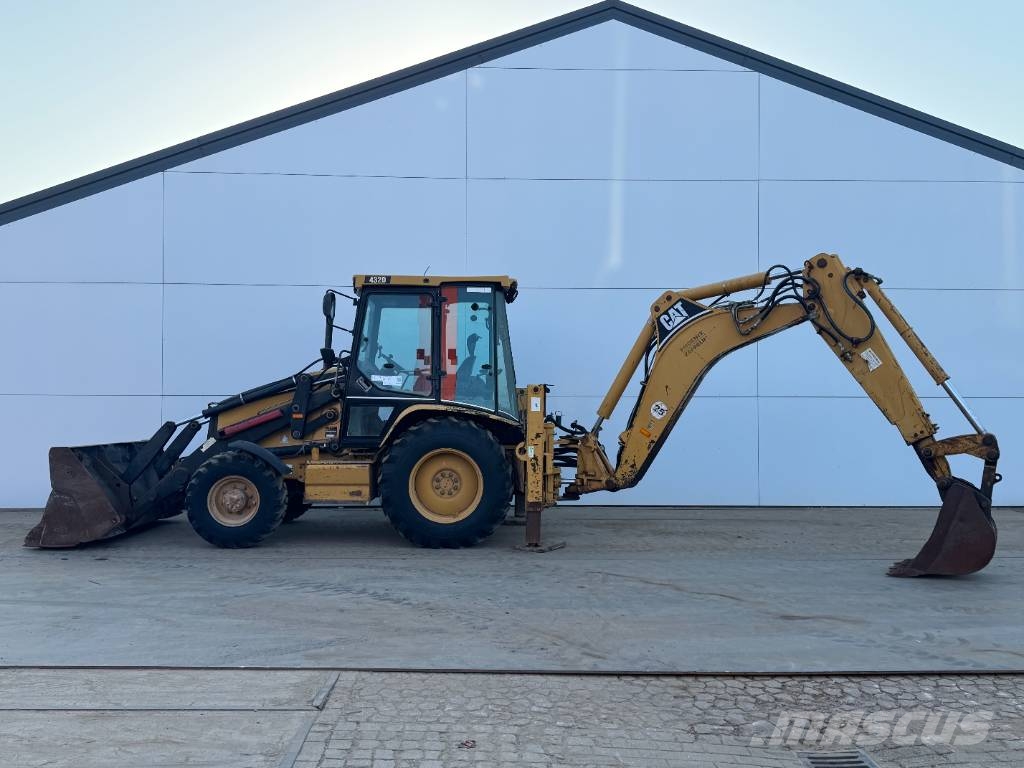 CAT 432D - Telescopic Boom / Hammer Lines لوادر ذات جرافات عكسية