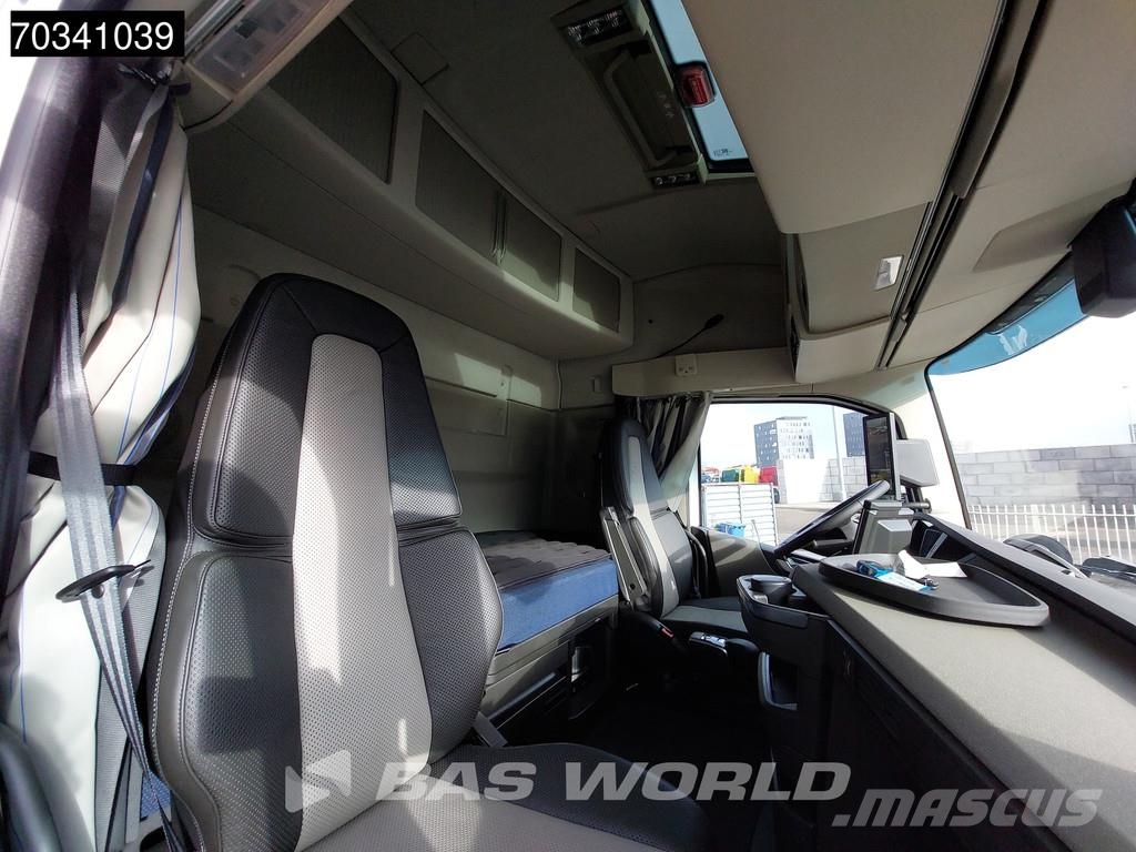 Volvo FH 500 6X2 COMING SOON! Aero HYVA 26-60S Full air Vrachtwagen met containersysteem