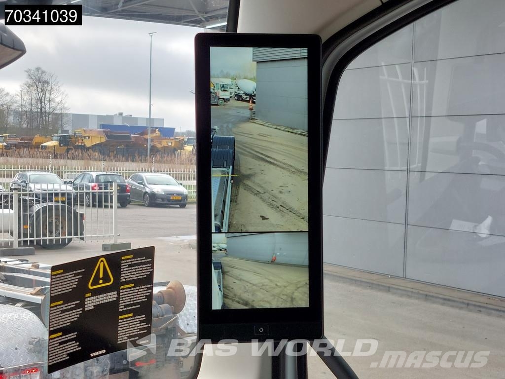 Volvo FH 500 6X2 COMING SOON! Aero HYVA 26-60S Full air Vrachtwagen met containersysteem