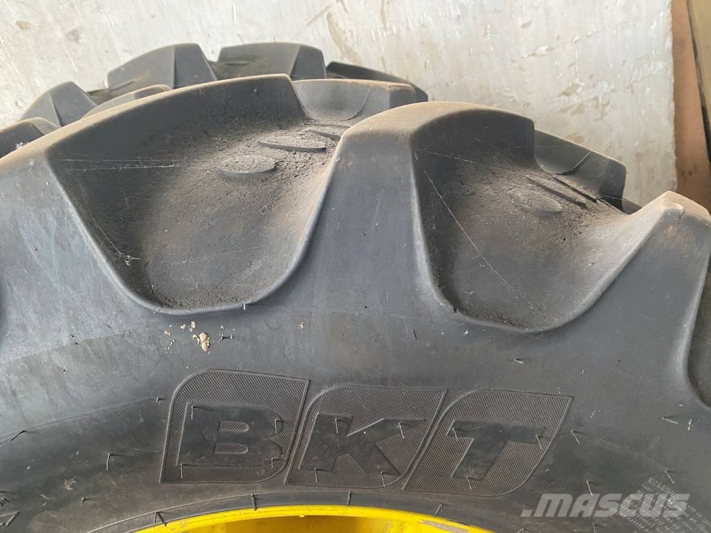 BKT 420-85R30 and 480-80R46 dual wheel set الإطارات والعجلات والحافات