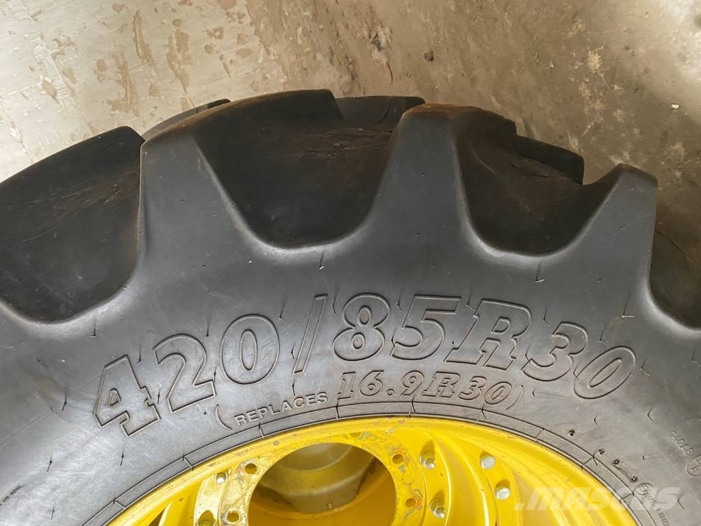 BKT 420-85R30 and 480-80R46 dual wheel set الإطارات والعجلات والحافات
