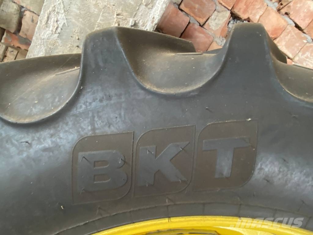 BKT 420-85R30 and 480-80R46 dual wheel set الإطارات والعجلات والحافات