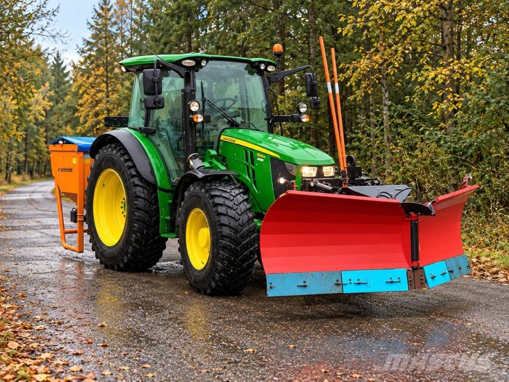 John Deere 5 R الجرارات