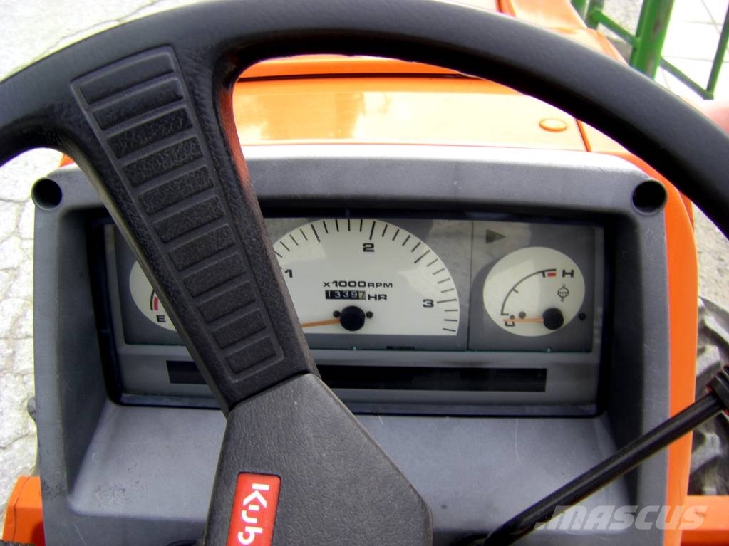 Kubota ASTE A-155 4wd με roll-bar Tractors