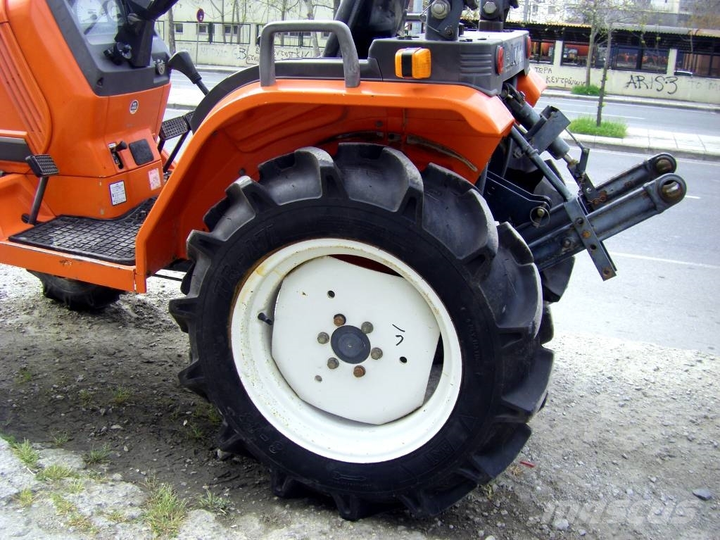 Kubota ASTE A-155 4wd με roll-bar Tractors