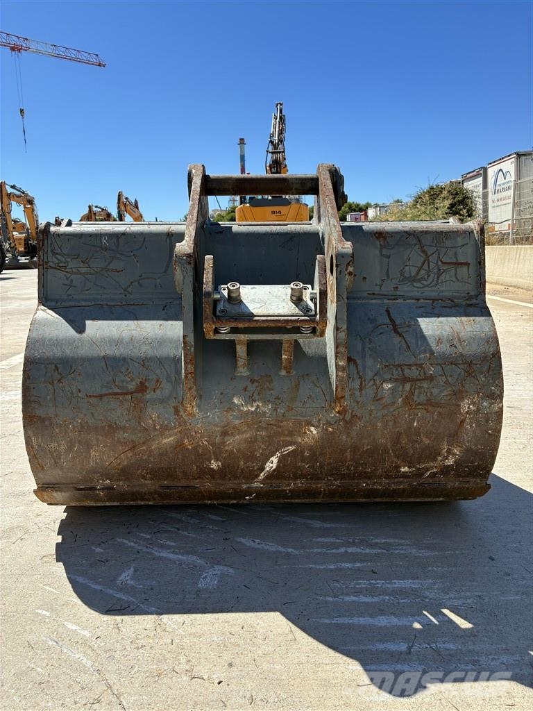 Liebherr R 914 Compact Litronic حفارات زحافة