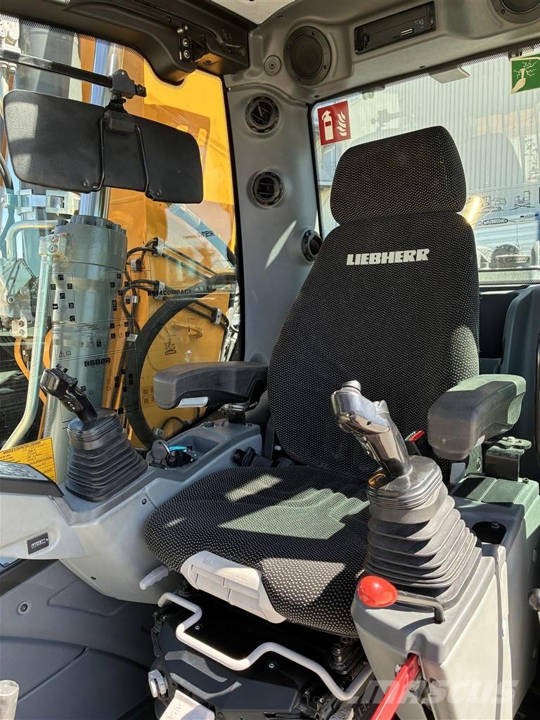 Liebherr R 914 Compact Litronic حفارات زحافة