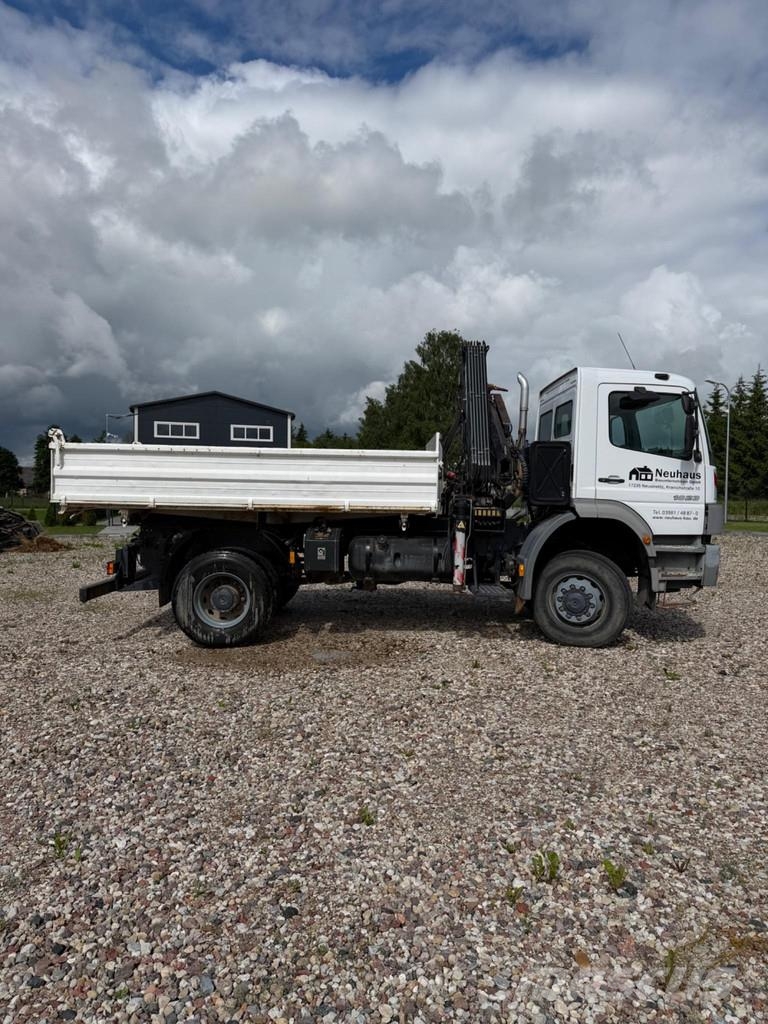 Mercedes-Benz Atego 1823 AK 4X4 3-Way Tipper with HIAB 085-3 cra Camiones grúa