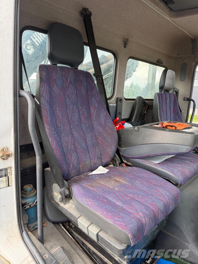 Mercedes-Benz Atego 1823 AK 4X4 3-Way Tipper with HIAB 085-3 cra Camiones grúa