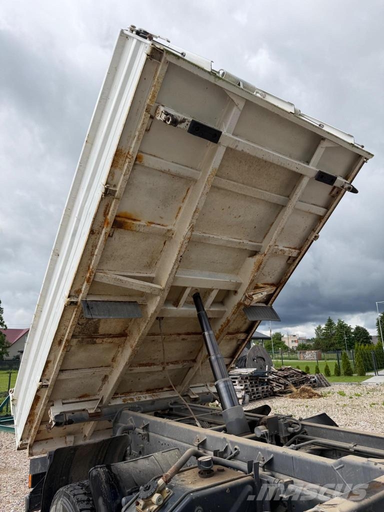 Mercedes-Benz Atego 1823 AK 4X4 3-Way Tipper with HIAB 085-3 cra Camiones grúa