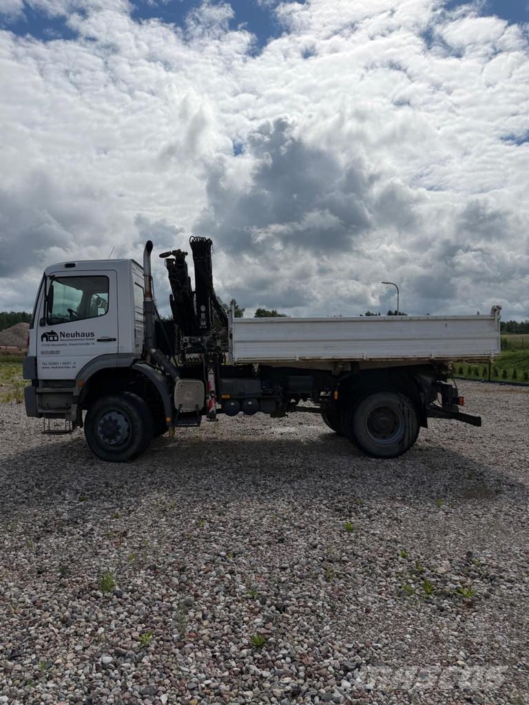Mercedes-Benz Atego 1823 AK 4X4 3-Way Tipper with HIAB 085-3 cra Camiones grúa