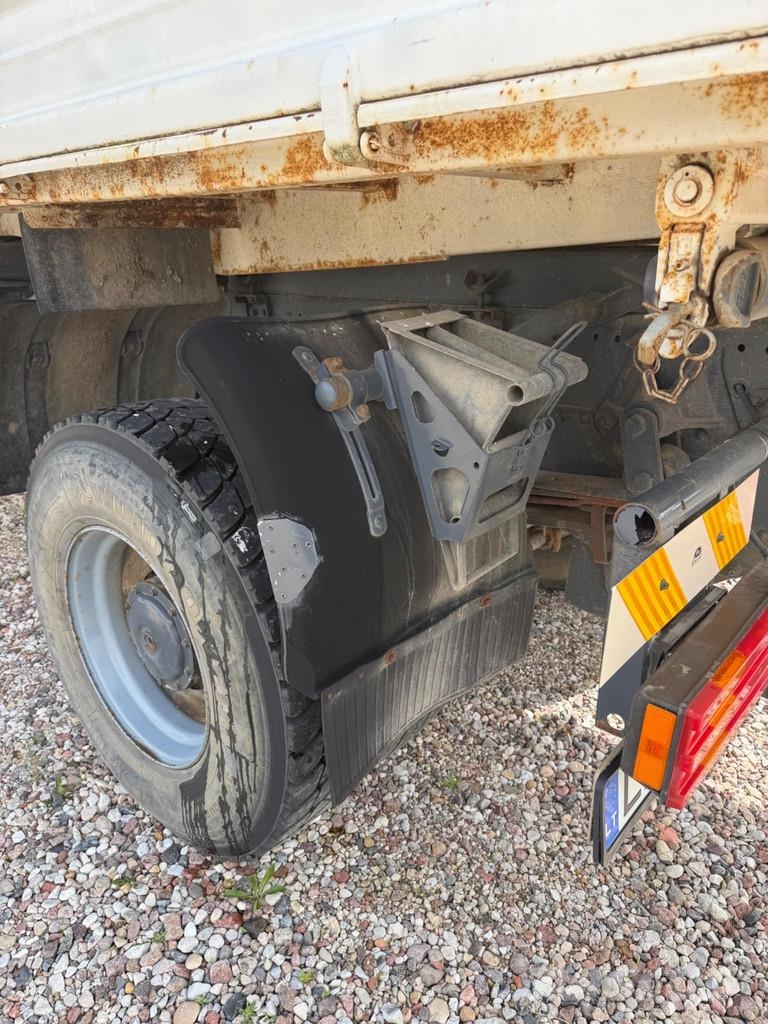 Mercedes-Benz Atego 1823 AK 4X4 3-Way Tipper with HIAB 085-3 cra Camiones grúa