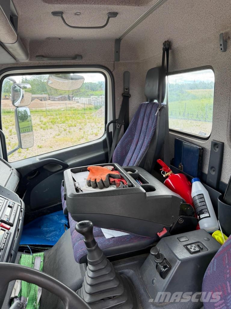 Mercedes-Benz Atego 1823 AK 4X4 3-Way Tipper with HIAB 085-3 cra Camiones grúa