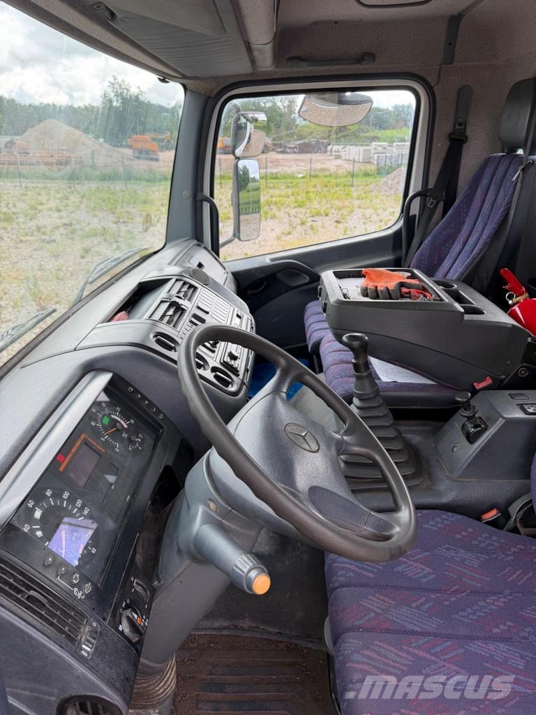 Mercedes-Benz Atego 1823 AK 4X4 3-Way Tipper with HIAB 085-3 cra Camiones grúa