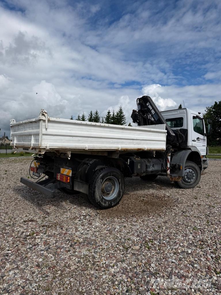 Mercedes-Benz Atego 1823 AK 4X4 3-Way Tipper with HIAB 085-3 cra Camiones grúa