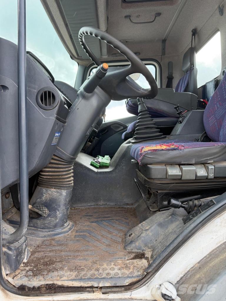 Mercedes-Benz Atego 1823 AK 4X4 3-Way Tipper with HIAB 085-3 cra Camiones grúa