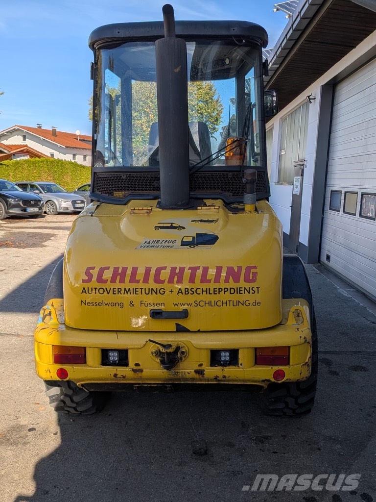 JCB 407 B Pale gommate