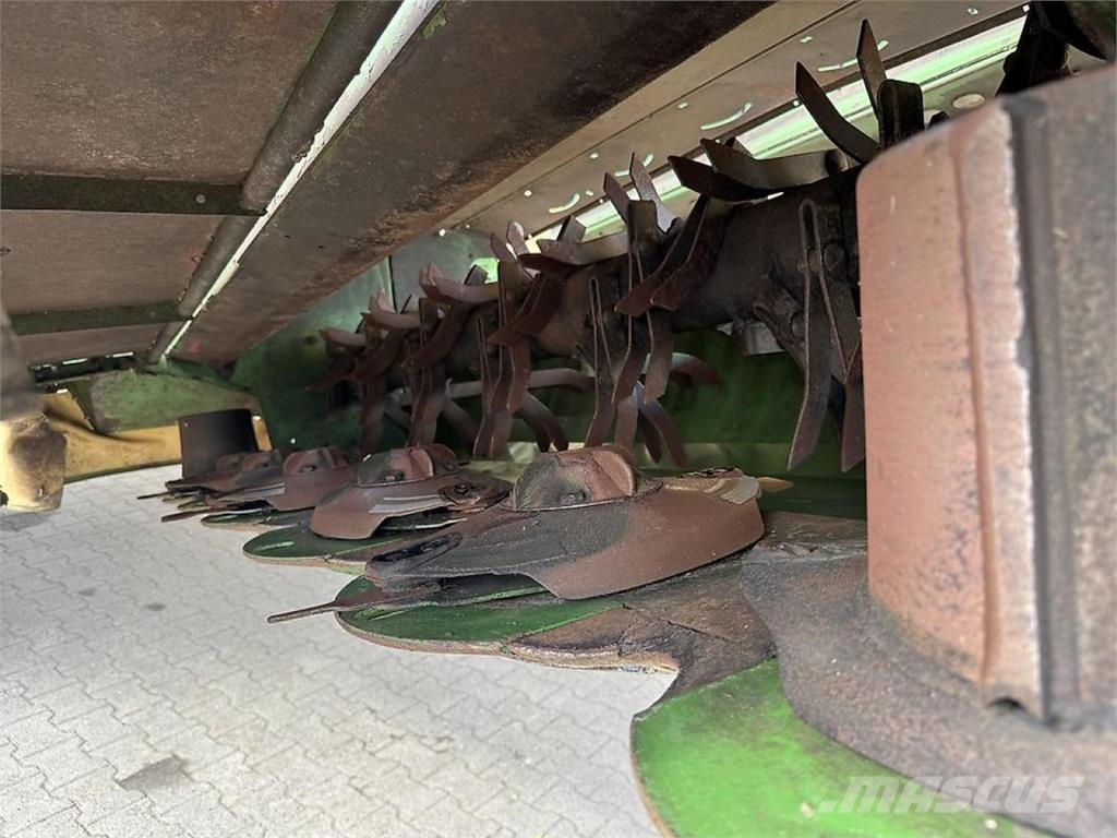 Krone Easy Cut F 320 CV und Easy Cut B 870 CV mit Schwad Maaiers