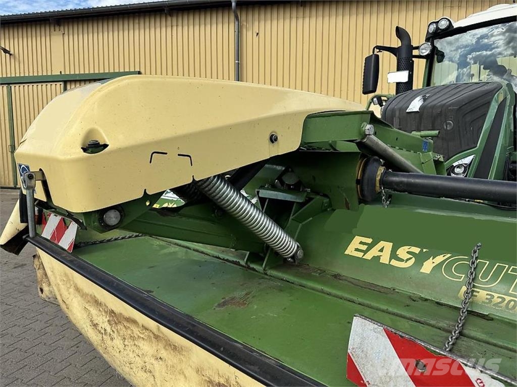 Krone Easy Cut F 320 CV und Easy Cut B 870 CV mit Schwad Maaiers