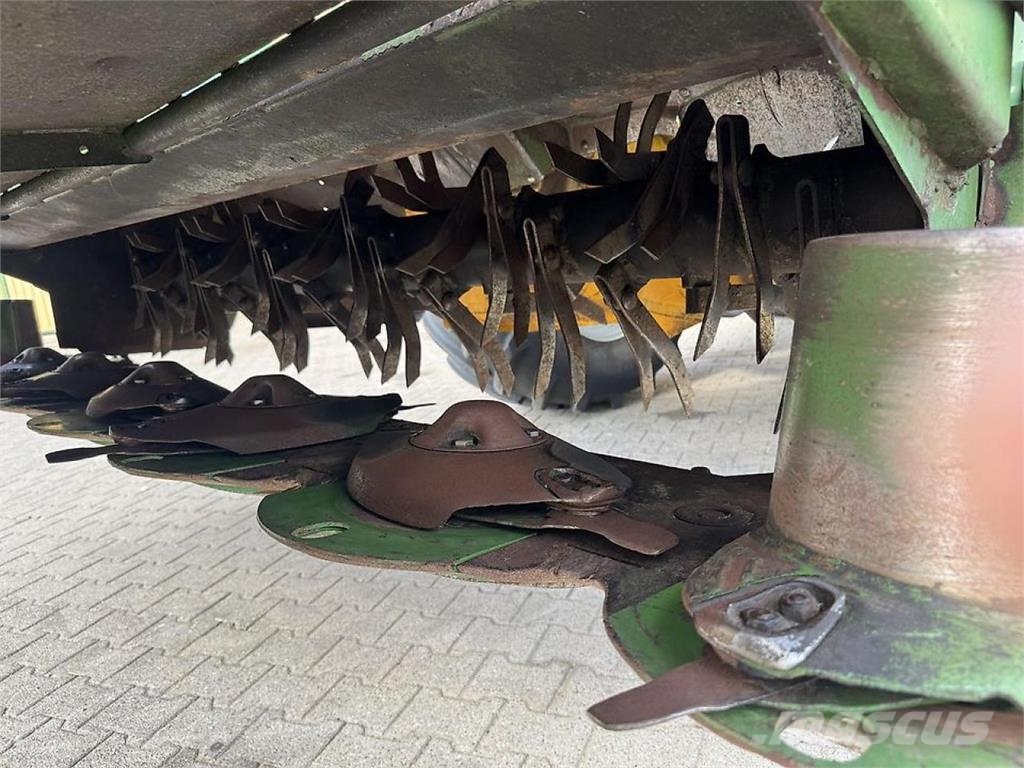 Krone Easy Cut F 320 CV und Easy Cut B 870 CV mit Schwad Maaiers