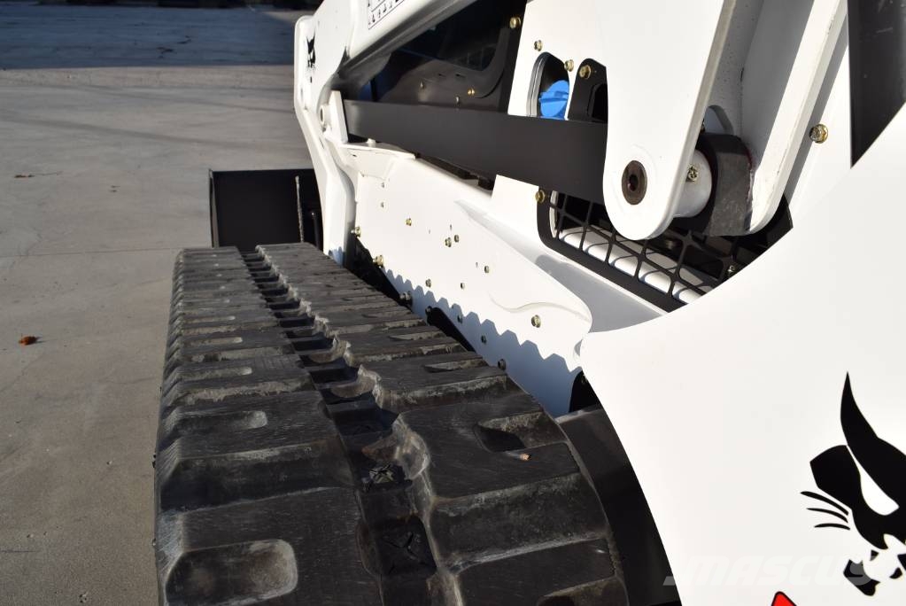 Bobcat T870 HIGH FLOW لوادر انزلاقية التوجيه