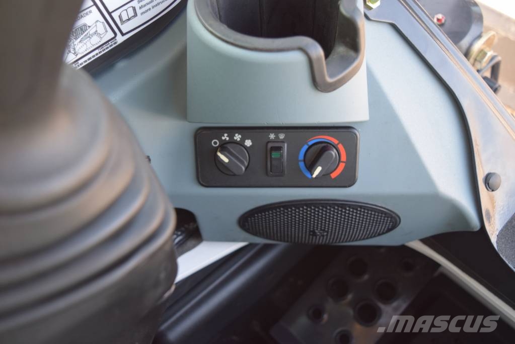 Bobcat T870 HIGH FLOW لوادر انزلاقية التوجيه