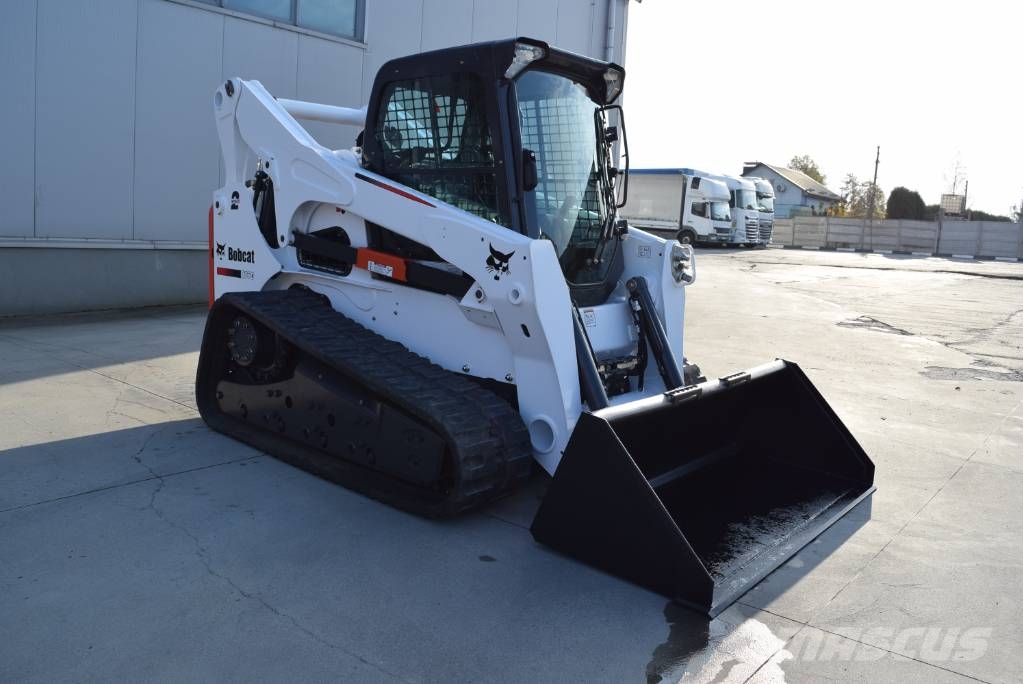 Bobcat T870 HIGH FLOW لوادر انزلاقية التوجيه