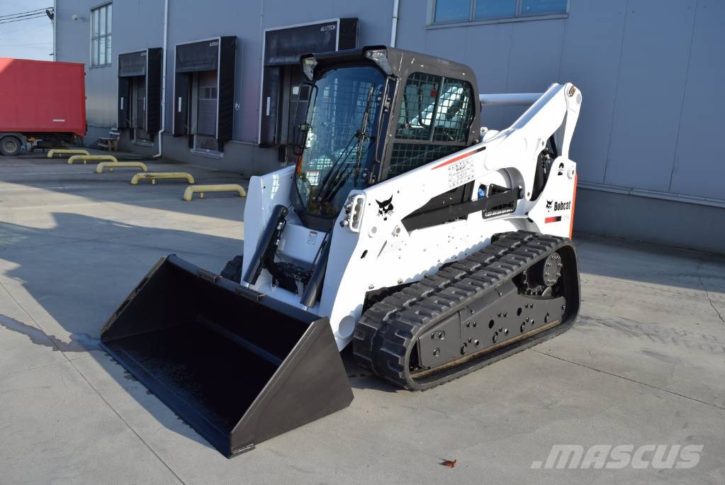 Bobcat T870 HIGH FLOW لوادر انزلاقية التوجيه