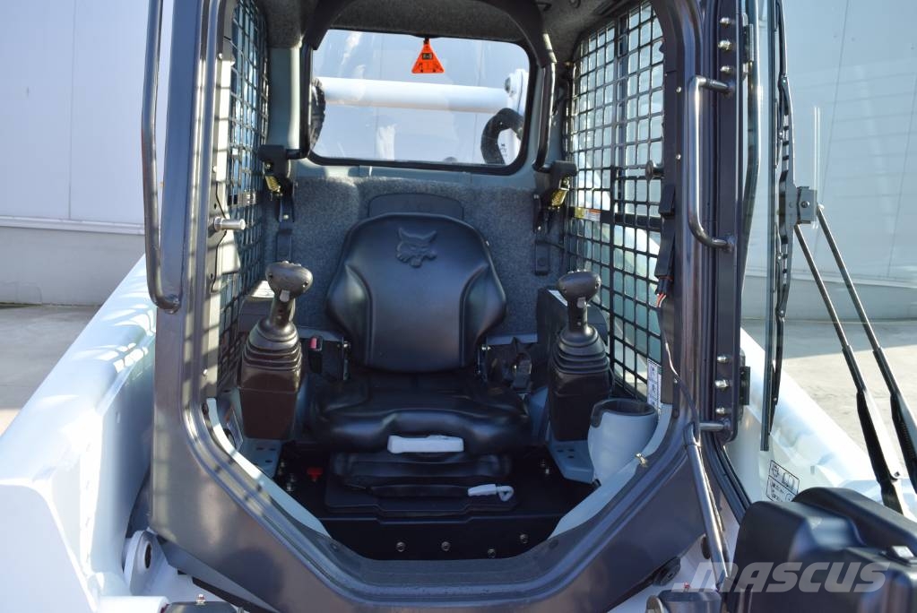 Bobcat T870 HIGH FLOW لوادر انزلاقية التوجيه