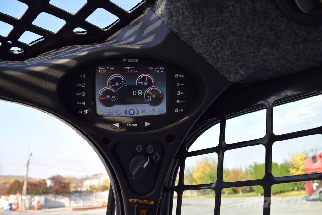 Bobcat T870 HIGH FLOW لوادر انزلاقية التوجيه