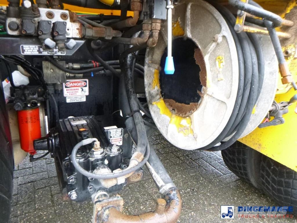 DAF LF 55.220 4X2 RHD Whale vacuum tank 8.1 m3 組合/真空油槽車