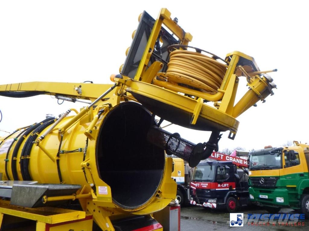 DAF LF 55.220 4X2 RHD Whale vacuum tank 8.1 m3 組合/真空油槽車