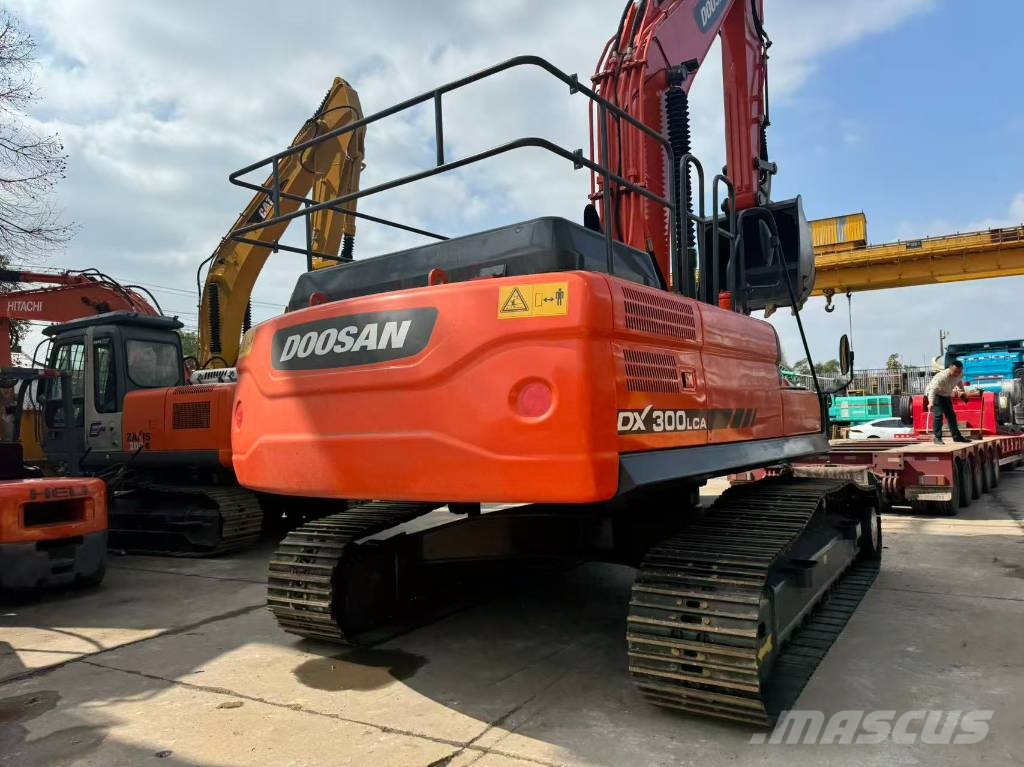Doosan DX 300 LCA Kāpurķēžu ekskavatori