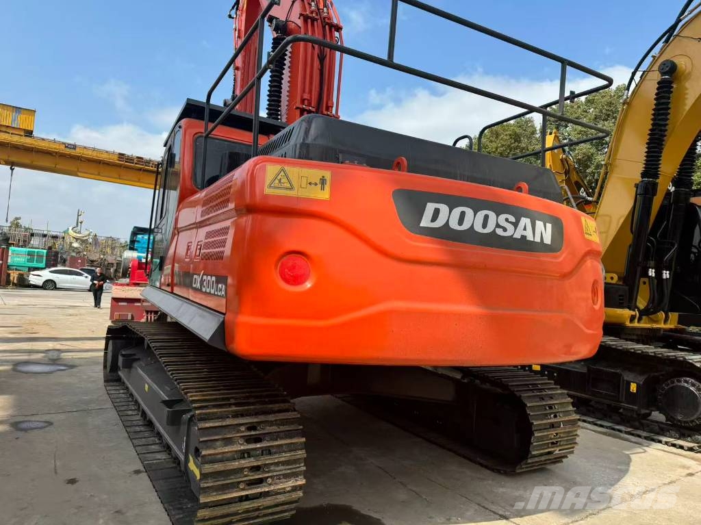 Doosan DX 300 LCA Kāpurķēžu ekskavatori