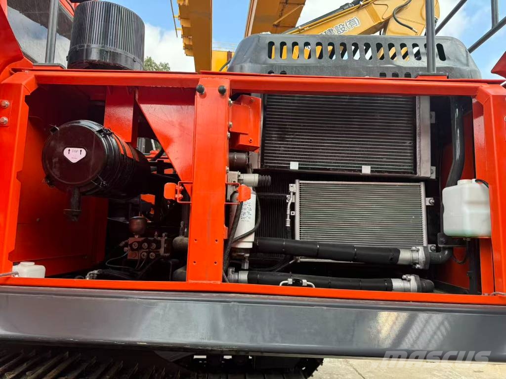 Doosan DX 300 LCA Kāpurķēžu ekskavatori