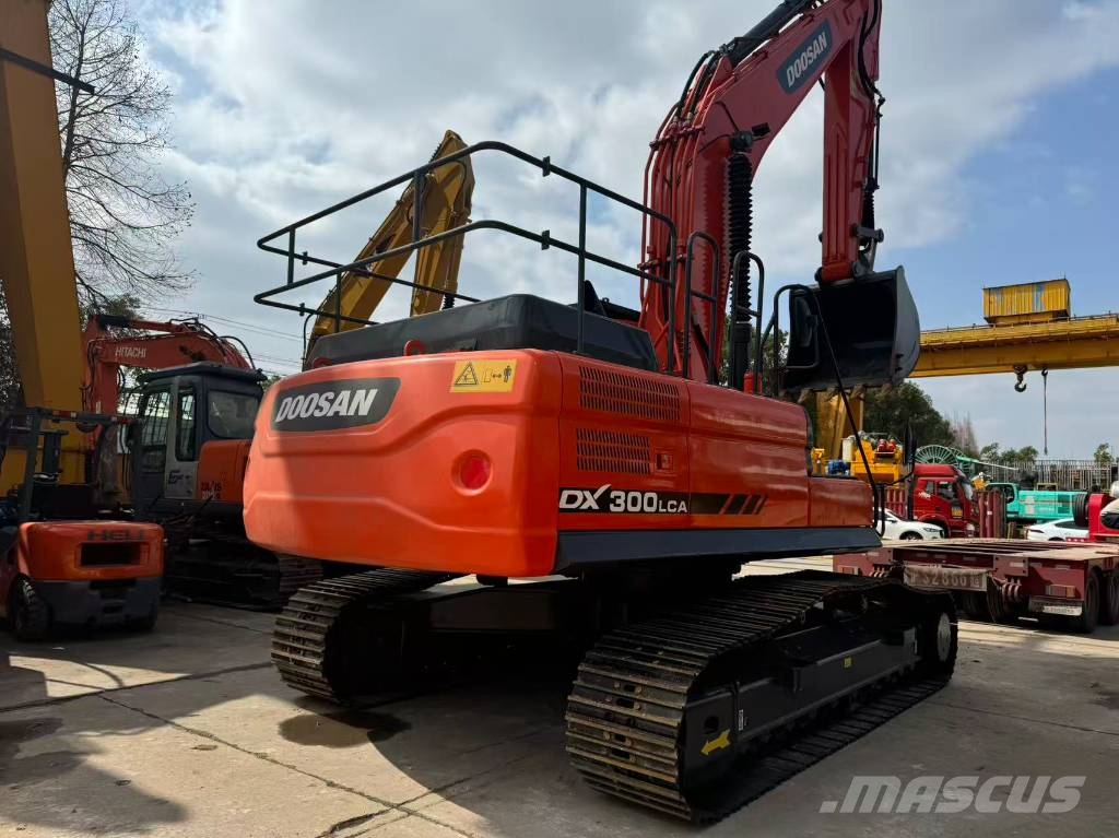 Doosan DX 300 LCA Kāpurķēžu ekskavatori