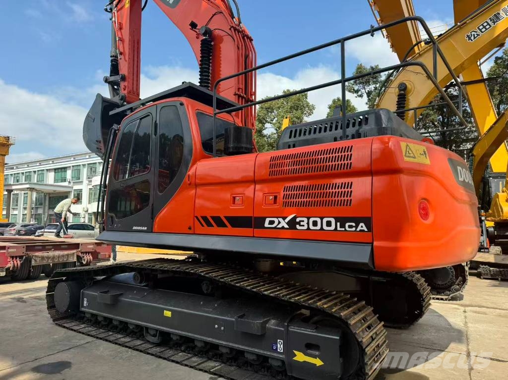 Doosan DX 300 LCA Kāpurķēžu ekskavatori
