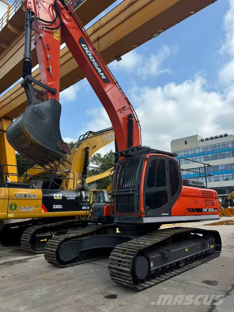 Doosan DX 300 LCA Kāpurķēžu ekskavatori