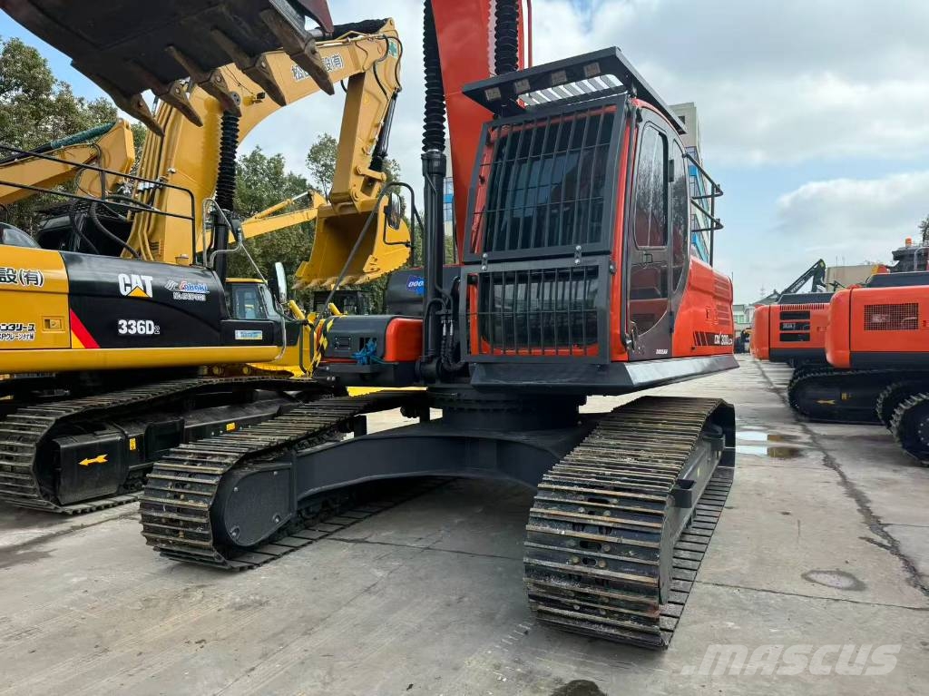 Doosan DX 300 LCA Kāpurķēžu ekskavatori