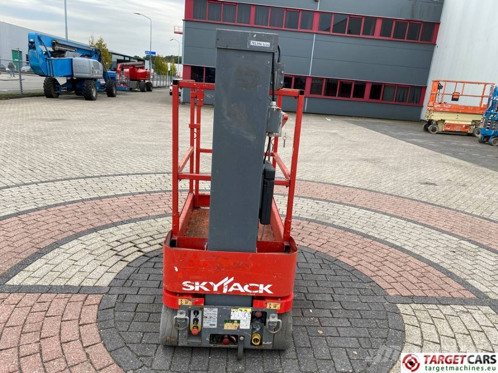 SkyJack SJ16 Vertical Mast Work Lift 675cm Vertikaalsed mast tõstukid