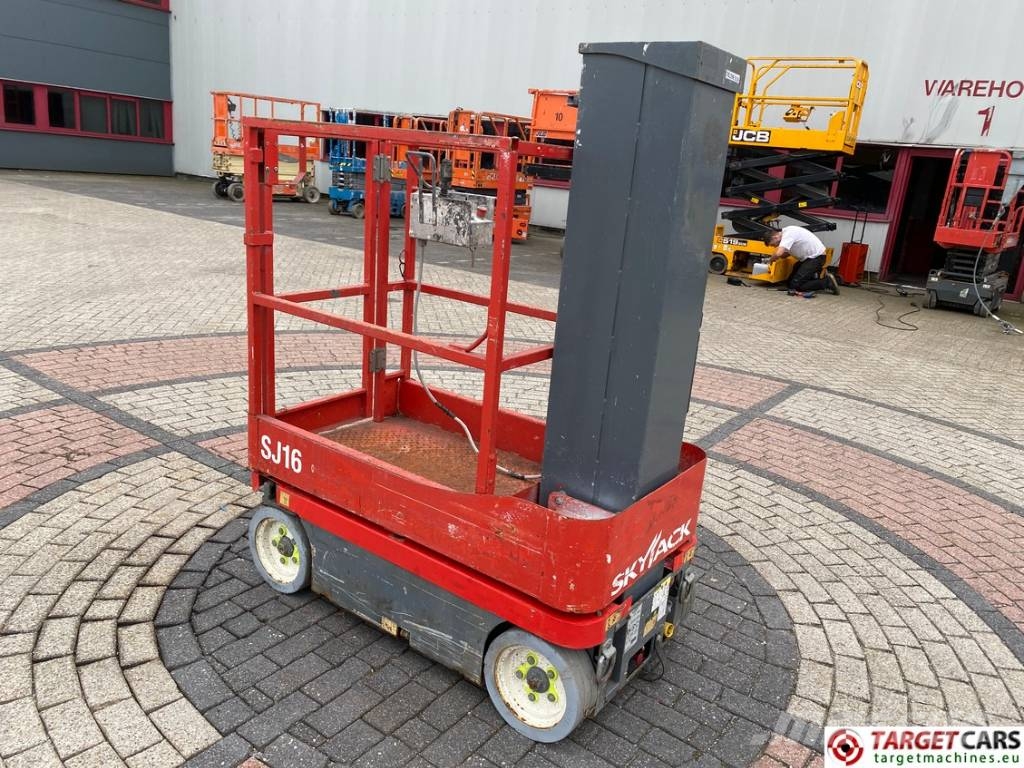 SkyJack SJ16 Vertical Mast Work Lift 675cm Vertikaalsed mast tõstukid