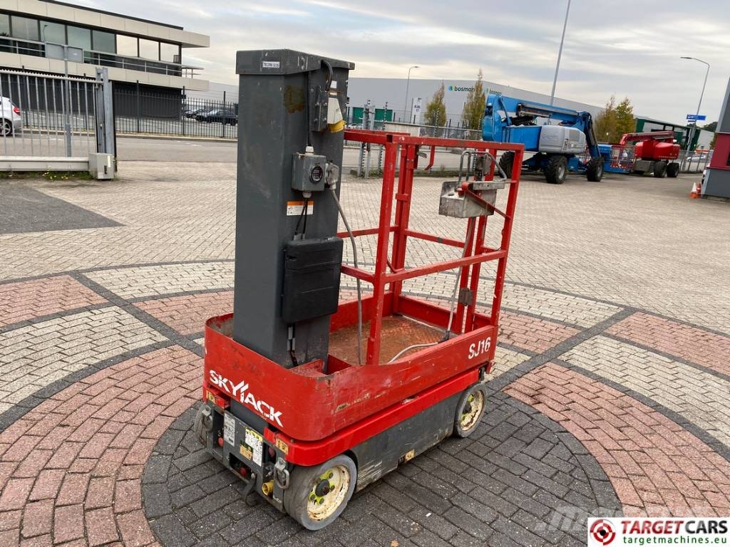 SkyJack SJ16 Vertical Mast Work Lift 675cm Vertikaalsed mast tõstukid