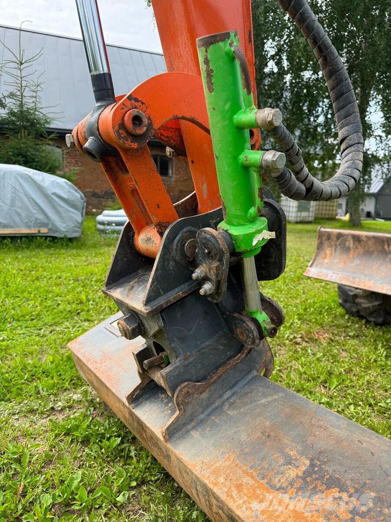 Hitachi ZX26U-6 Miniescavatori