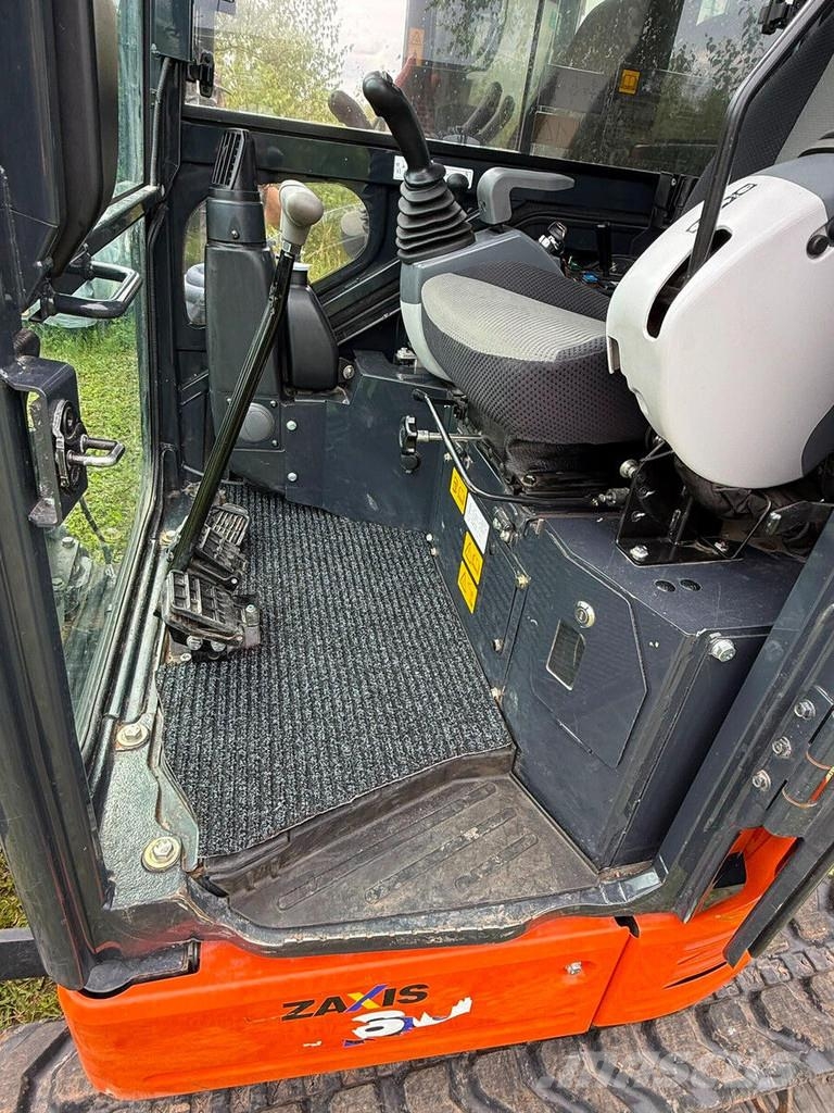 Hitachi ZX26U-6 Miniescavatori