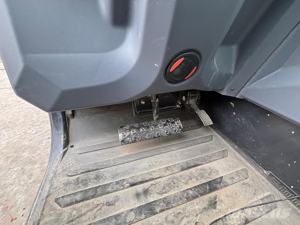 Bobcat T36.120 農業用伸縮臂裝載機