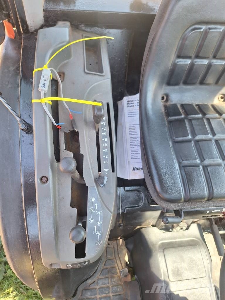 Yanmar Hakotrac 3100 DA جرارات ثنائية العجلات