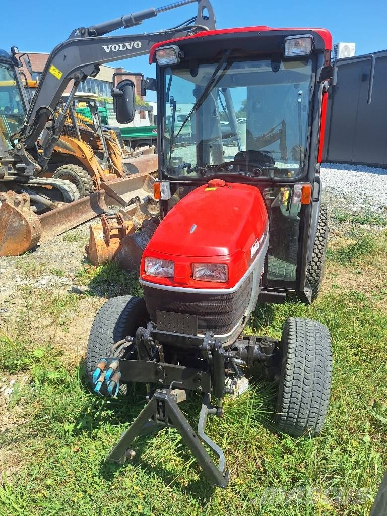 Yanmar Hakotrac 3100 DA جرارات ثنائية العجلات